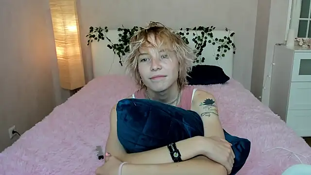 Snapshot of Pink_Lila18 chatting on 09-25-25, 09:35 Pink Lila18 online show from 09-25-25, 09:35