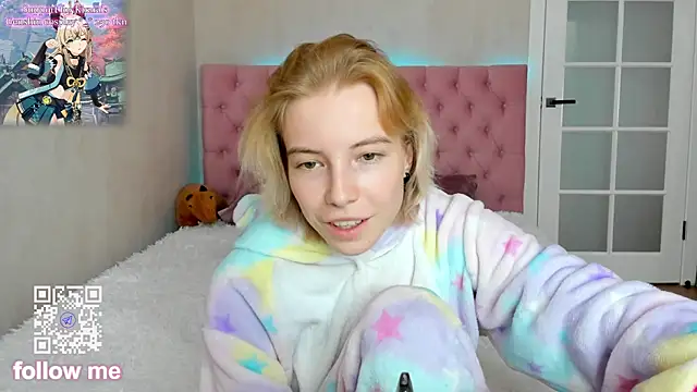 Snapshot of Pink_Lila18 chatting on 10-27-25, 08:40 Pink Lila18 online show from 10-27-25, 08:40