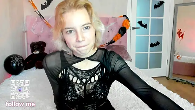 Snapshot of Pink_Lila18 chatting on 10-31-25, 09:54 Pink Lila18 online show from 10-31-25, 09:54