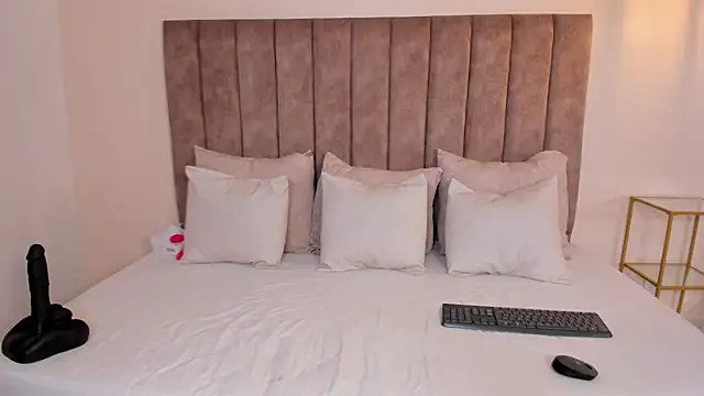 Snapshot of amber_colliiins chatting on 11-14-25, 05:33 amber colliiins online show from 11-14-25, 05:33