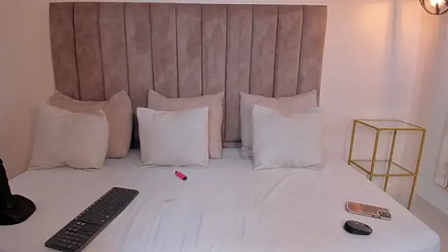 Snapshot of amber_colliiins chatting on 11-24-25, 05:23 amber colliiins online show from 11-24-25, 05:23