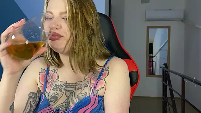 Mia Kamp online show from 09-16-25, 03:46