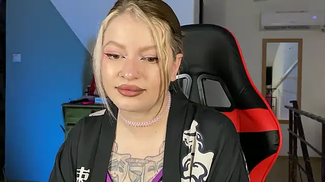 Mia Kamp online show from 09-20-25, 03:35