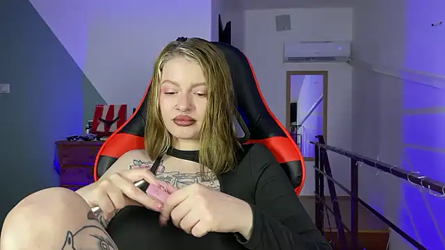 Mia Kamp online show from 09-27-25, 01:49