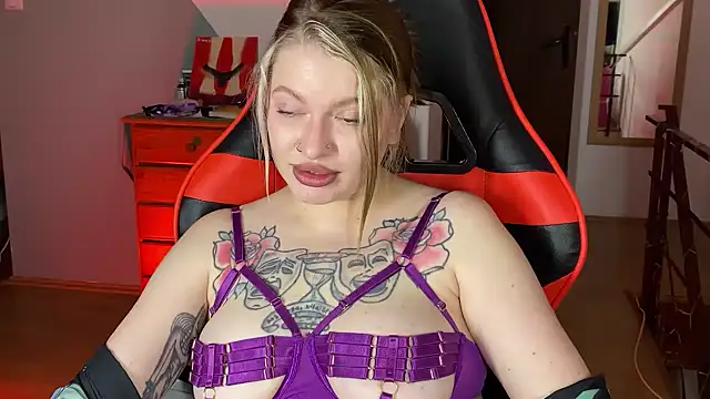 Mia Kamp online show from 09-28-25, 06:02