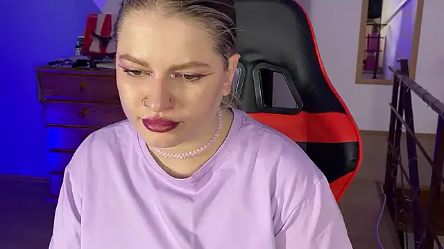 Mia Kamp online show from 10-13-25, 08:09