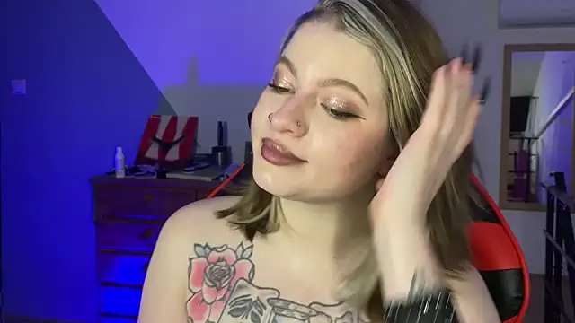 Mia Kamp online show from 10-20-25, 05:13