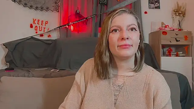 Mia Kamp online show from 10-28-25, 05:48