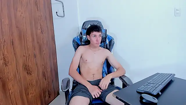 Snapshot of LittleDanny_ chatting on 09-09-25, 02:05 LittleDanny online show from 09-09-25, 02:05