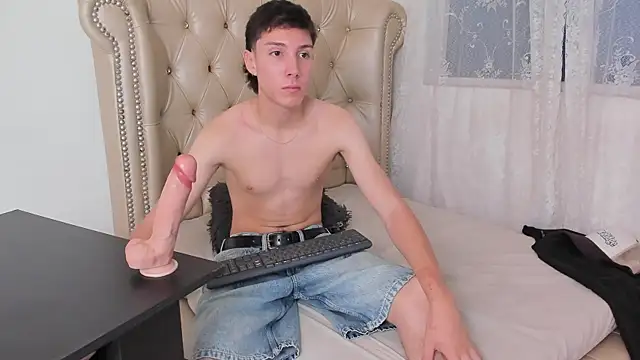 Snapshot of LittleDanny_ chatting on 09-19-25, 01:56 LittleDanny online show from 09-19-25, 01:56