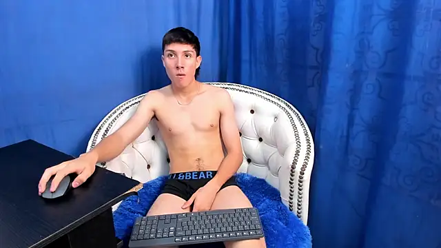 Snapshot of LittleDanny_ chatting on 09-25-25, 02:10 LittleDanny online show from 09-25-25, 02:10