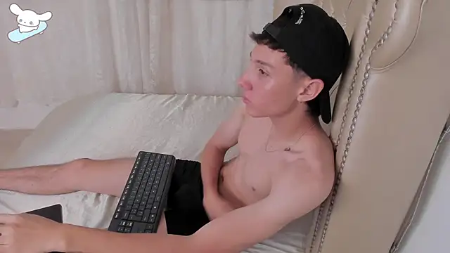 Snapshot of LittleDanny_ chatting on 10-04-25, 03:54 LittleDanny online show from 10-04-25, 03:54