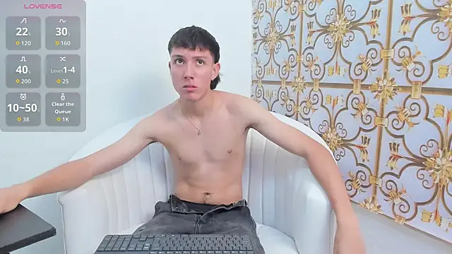 Snapshot of LittleDanny_ chatting on 10-24-25, 05:53 LittleDanny online show from 10-24-25, 05:53