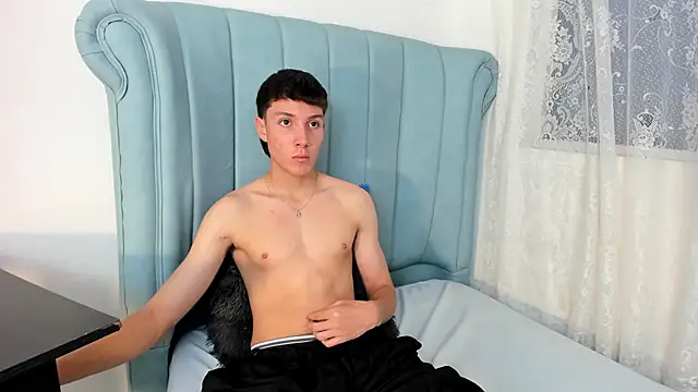 Snapshot of LittleDanny_ chatting on 10-29-25, 02:52 LittleDanny online show from 10-29-25, 02:52