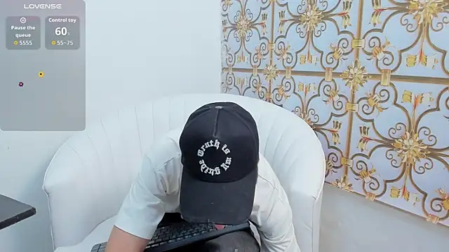 Snapshot of LittleDanny_ chatting on 11-15-25, 06:59 LittleDanny online show from 11-15-25, 06:59