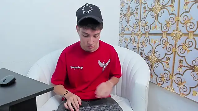 Snapshot of LittleDanny_ chatting on 11-16-25, 03:39 LittleDanny online show from 11-16-25, 03:39