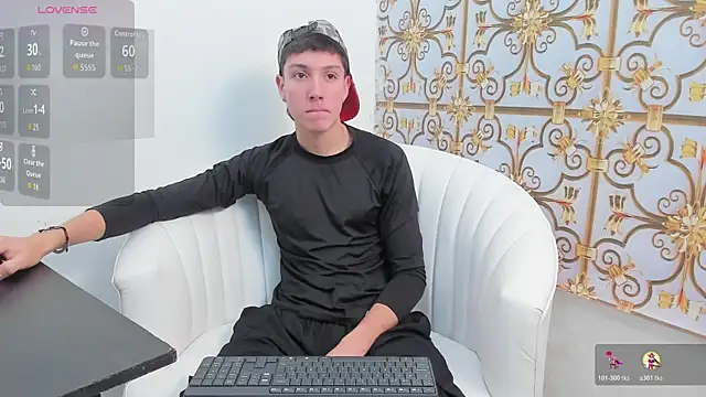 Snapshot of LittleDanny_ chatting on 11-18-25, 02:54 LittleDanny online show from 11-18-25, 02:54