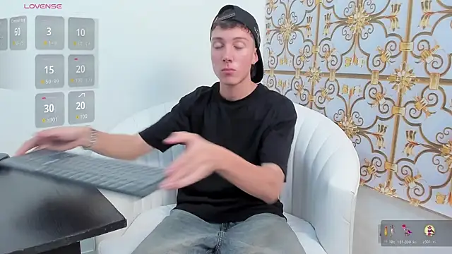 Snapshot of LittleDanny_ chatting on 11-24-25, 07:24 LittleDanny online show from 11-24-25, 07:24