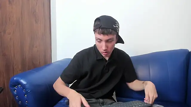 Snapshot of LittleDanny_ chatting on 11-28-25, 05:04 LittleDanny online show from 11-28-25, 05:04