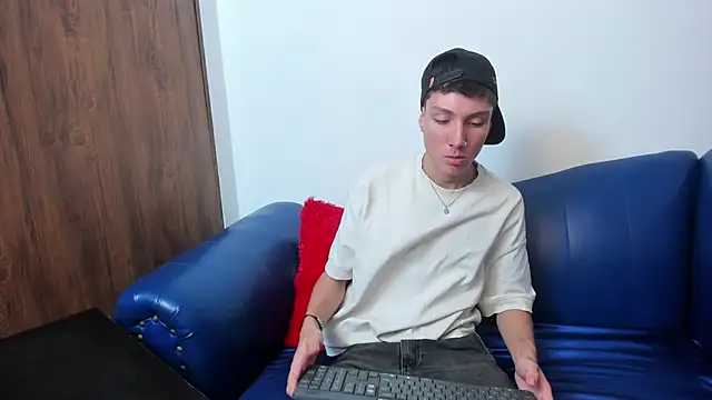 Snapshot of LittleDanny_ chatting on 11-29-25, 05:05 LittleDanny online show from 11-29-25, 05:05