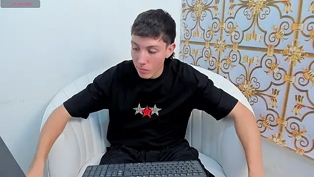 Snapshot of LittleDanny_ chatting on 12-02-25, 07:20 LittleDanny online show from 12-02-25, 07:20