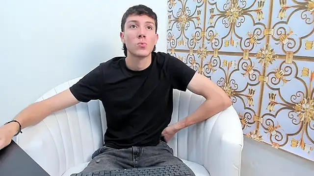 Snapshot of LittleDanny_ chatting on 12-16-25, 05:07 LittleDanny online show from 12-16-25, 05:07