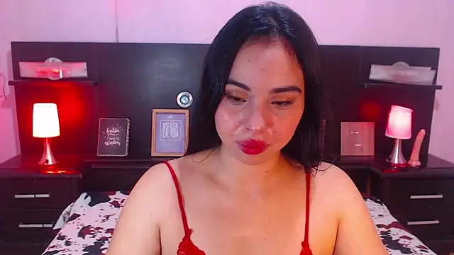 Snapshot of alyssabunnyy chatting on 10-21-25, 10:54 alyssabunnyy online show from 10-21-25, 10:54