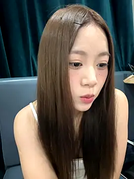 Snapshot of Xiaokui-04 chatting on 09-15-25, 03:23 Xiaokui-04 online show from 09-15-25, 03:23