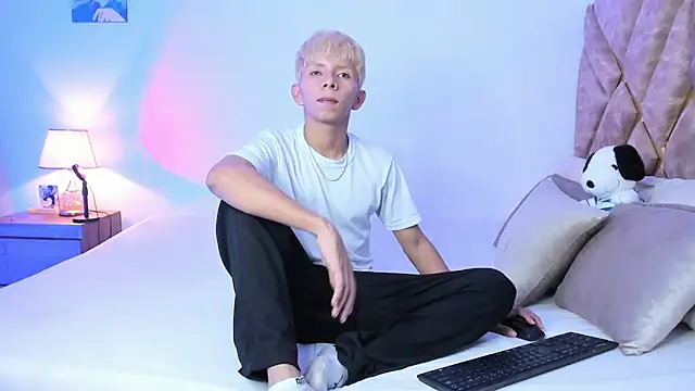 Hyunjin Son online show from 01-08-26, 10:56