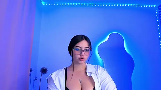 val ferrer online show from 09-30-25, 11:54