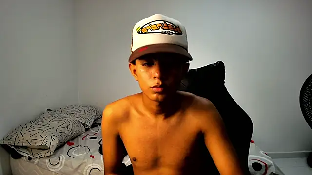 Snapshot of alluringangel0 chatting on 09-16-25, 04:57 alluringangel0 online show from 09-16-25, 04:57