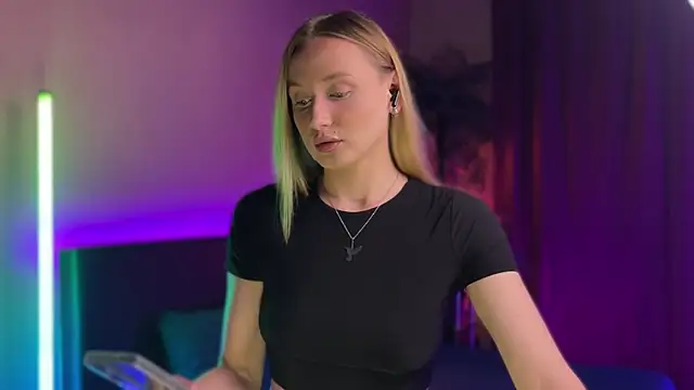 LovaMay online show from 05-17-26, 02:02