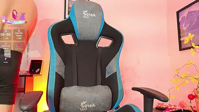 Snapshot of Michael_Lopez_1 chatting on 04-11-26, 11:36 Michael Lopez 1 online show from 04-11-26, 11:36