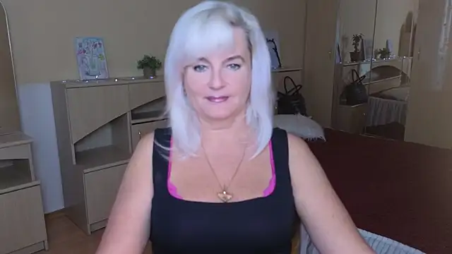 Snapshot of Vina_Vision chatting on 09-27-25, 10:20 Vina Vision online show from 09-27-25, 10:20