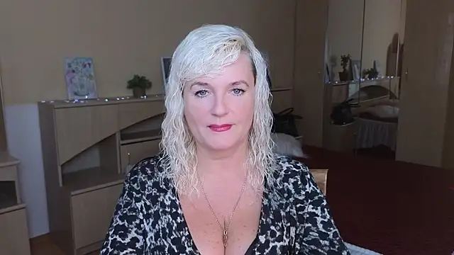 Snapshot of Vina_Vision chatting on 10-06-25, 10:12 Vina Vision online show from 10-06-25, 10:12