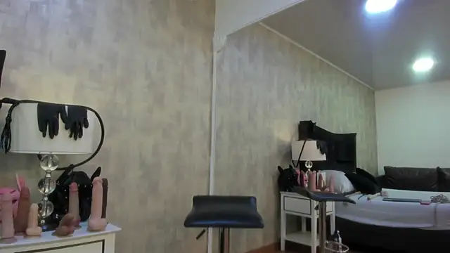 BarbaraLeython1 online show from 11-25-25, 02:39