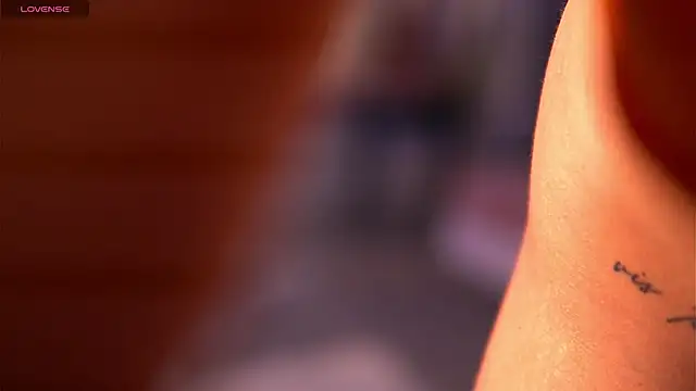 Snapshot of ElaraShine chatting on 12-05-25, 08:05 ElaraShine online show from 12-05-25, 08:05