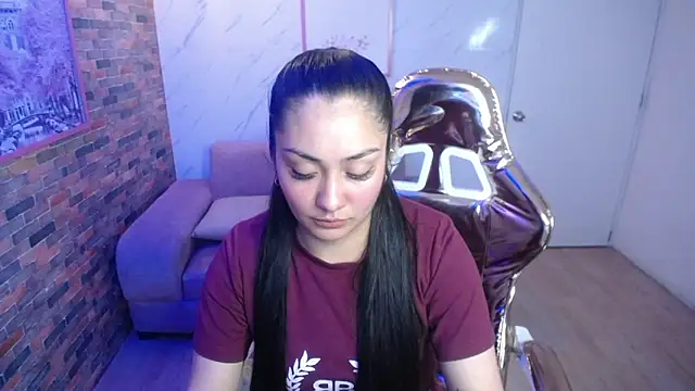 Snapshot of Ivony18_b chatting on 09-09-25, 03:17 Ivony18 b online show from 09-09-25, 03:17