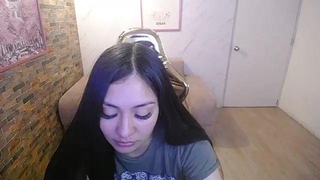 Snapshot of Ivony18_b chatting on 09-13-25, 03:06 Ivony18 b online show from 09-13-25, 03:06