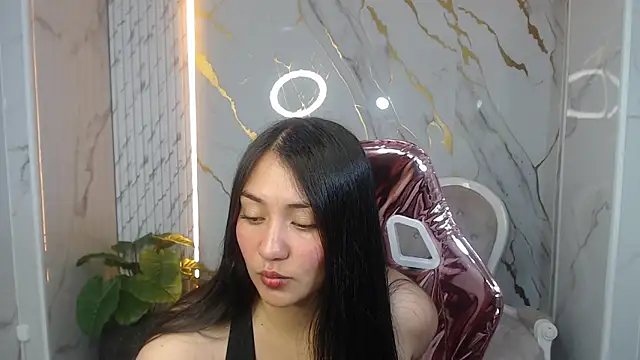 Snapshot of Ivony18_b chatting on 10-15-25, 08:09 Ivony18 b online show from 10-15-25, 08:09