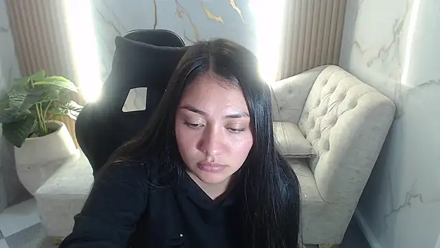 Snapshot of Ivony18_b chatting on 10-16-25, 08:15 Ivony18 b online show from 10-16-25, 08:15