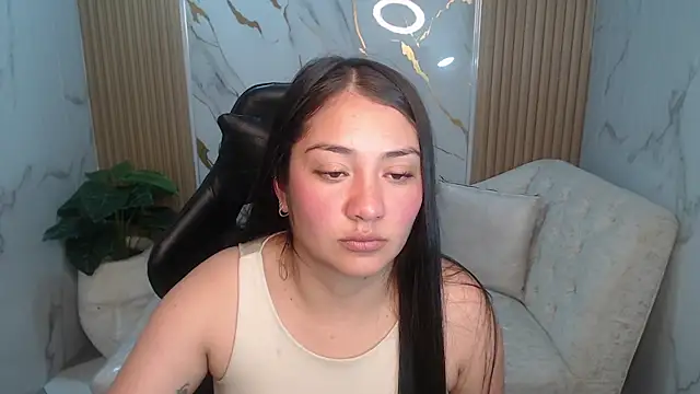 Snapshot of Ivony18_b chatting on 10-17-25, 03:10 Ivony18 b online show from 10-17-25, 03:10