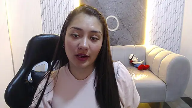 Snapshot of Ivony18_b chatting on 10-24-25, 03:14 Ivony18 b online show from 10-24-25, 03:14