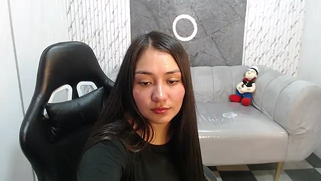 Snapshot of Ivony18_b chatting on 10-27-25, 03:10 Ivony18 b online show from 10-27-25, 03:10