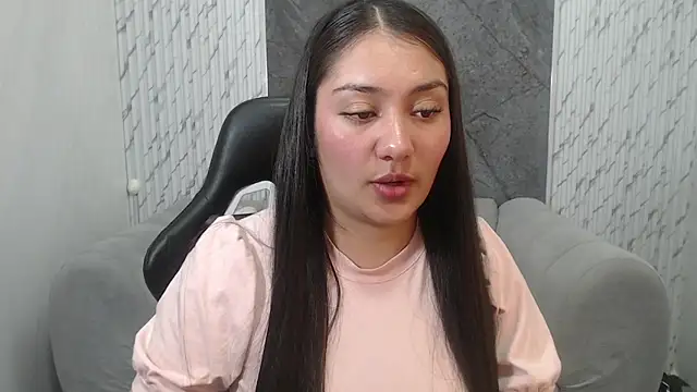 Snapshot of Ivony18_b chatting on 11-16-25, 03:12 Ivony18 b online show from 11-16-25, 03:12