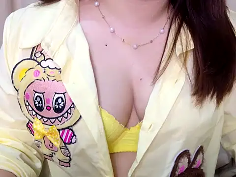 Snapshot of sizzling_alice chatting on 09-09-25, 06:18 sizzling alice online show from 09-09-25, 06:18