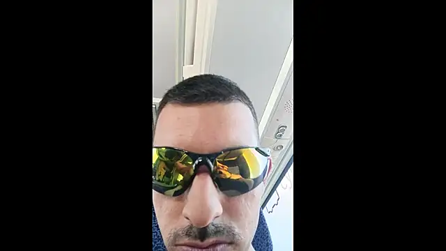 Snapshot of Greek_crazy_couple chatting on 10-01-25, 09:04 Greek crazy couple online show from 10-01-25, 09:04