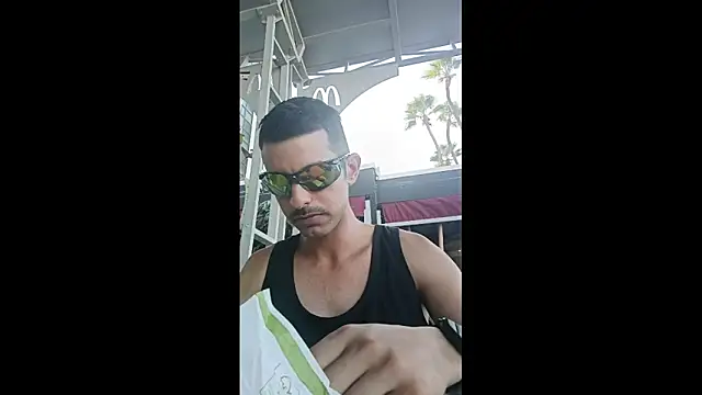 Snapshot of Greek_crazy_couple chatting on 10-29-25, 12:07 Greek crazy couple online show from 10-29-25, 12:07