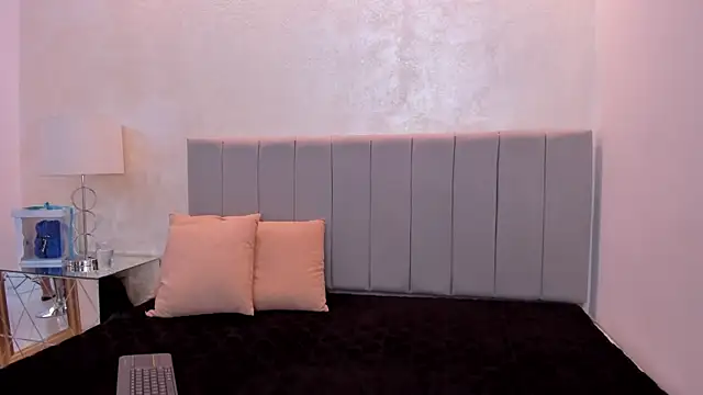 Snapshot of kendall_roous chatting on 09-10-25, 07:58 kendall roous online show from 09-10-25, 07:58