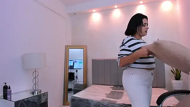 Snapshot of kendall_roous chatting on 09-17-25, 07:26 kendall roous online show from 09-17-25, 07:26